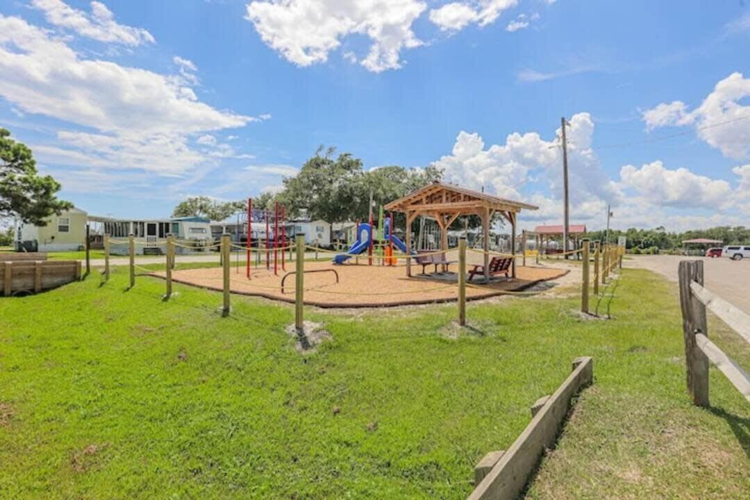 Surf City 2Br Park Home With Waterfront View And Parking エクステリア 写真